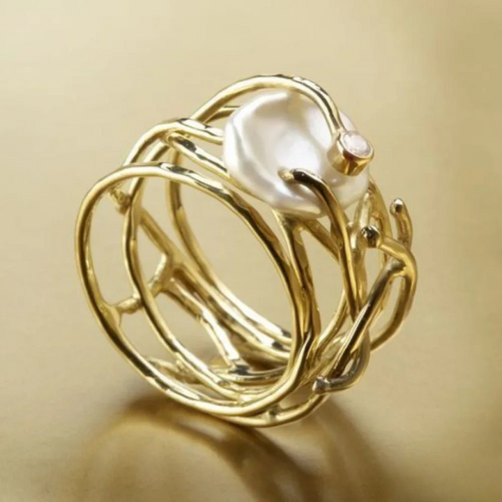 Vintage Gold Ring with Pearl