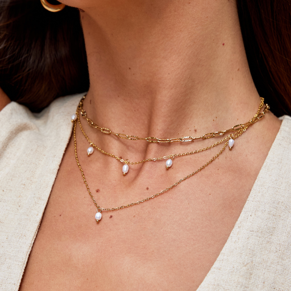Layered necklace with pearl drops