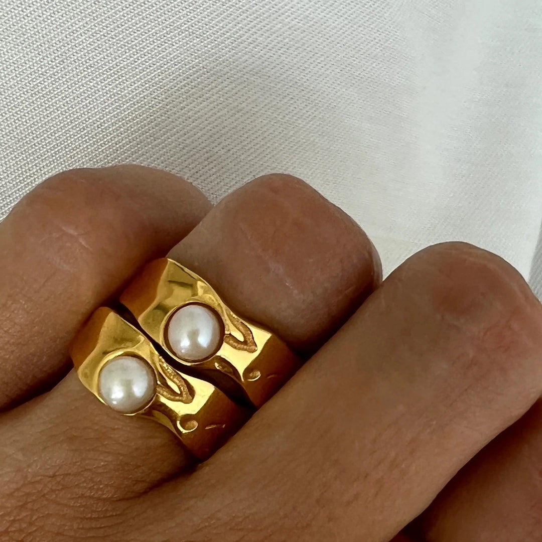 Vintage Ring in Natural Pearl