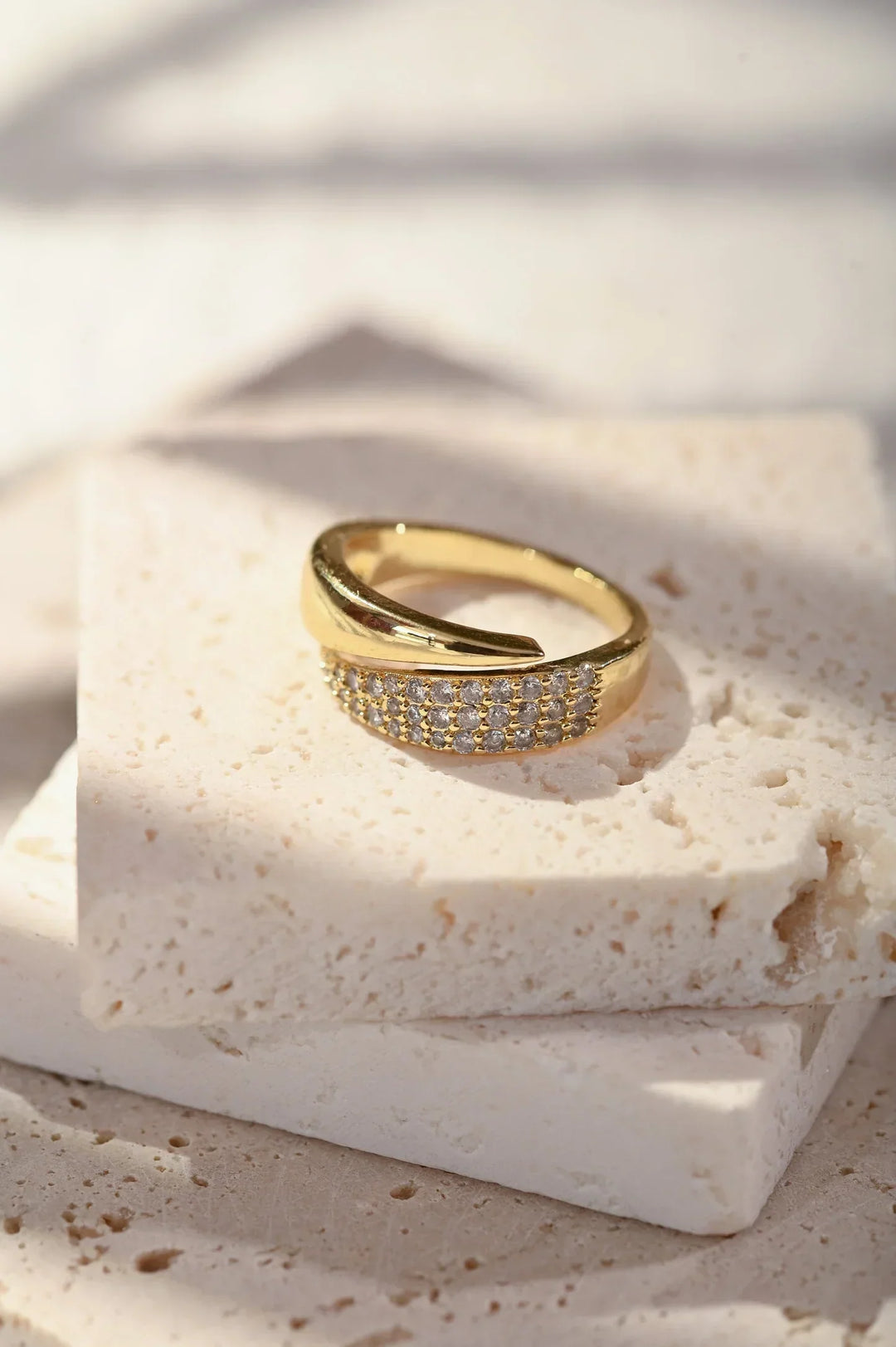 Elegant gold ring with sparkling stones