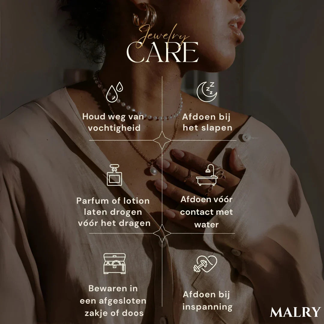 Elegant gold ring with sparkling stones