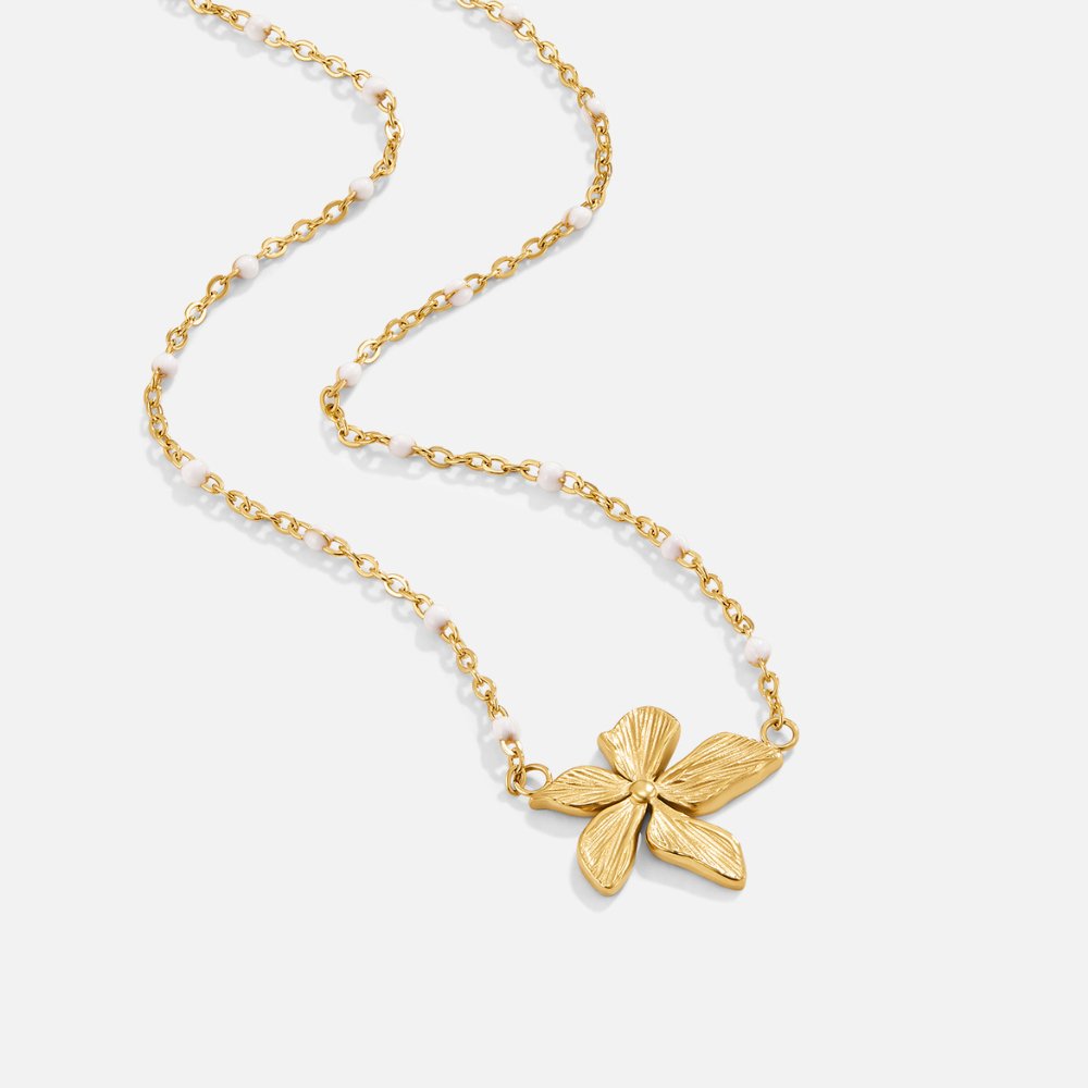 Elegant Gold Necklace with Flowers